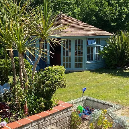Apartment Look No Further ! 4 Min Walk To Beach, Pubs, Shops, Htd Pool, Hottub, Games Room,Tranquil Gds, Bbq, Beautiful, Bassets Acre, 6 Unique 1-3 Bedroom Holiday Homes With Free Parking And Wifi