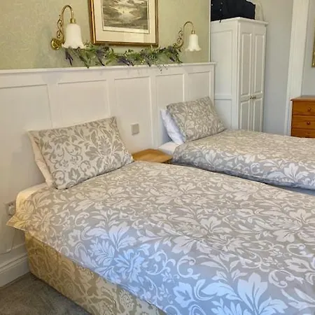Look No Further ! 4 Min Walk To Beach, Pubs, Shops, Htd Pool, Hottub, Games Room,Tranquil Gds, Bbq, Beautiful, Bassets Acre, 6 Unique 1-3 Bedroom Holiday Homes With Free Parking And Wifi * Portreath