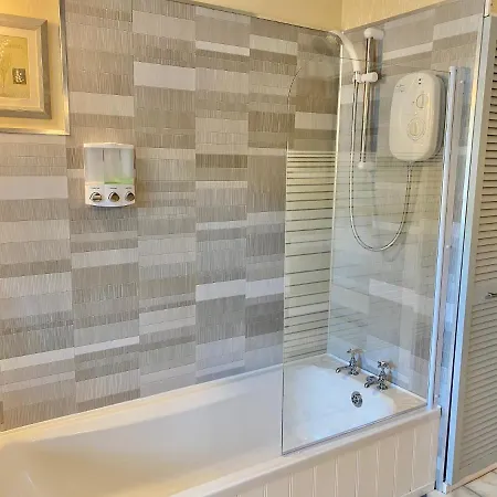 Look No Further ! 4 Min Walk To Beach, Pubs, Shops, Htd Pool, Hottub, Games Room,Tranquil Gds, Bbq, Beautiful, Bassets Acre, 6 Unique 1-3 Bedroom Holiday Homes With Free Parking And Wifi *