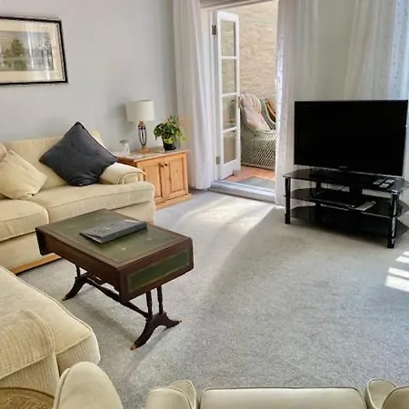 Look No Further ! 4 Min Walk To Beach, Pubs, Shops, Htd Pool, Hottub, Games Room,Tranquil Gds, Bbq, Beautiful, Bassets Acre, 6 Unique 1-3 Bedroom Holiday Homes With Free Parking And Wifi Apartment *