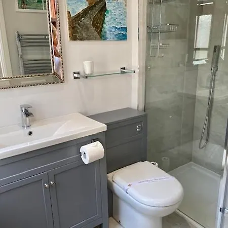 Look No Further ! 4 Min Walk To Beach, Pubs, Shops, Htd Pool, Hottub, Games Room,Tranquil Gds, Bbq, Beautiful, Bassets Acre, 6 Unique 1-3 Bedroom Holiday Homes With Free Parking And Wifi Portreath