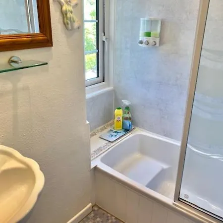 Look No Further ! 4 Min Walk To Beach, Pubs, Shops, Htd Pool, Hottub, Games Room,Tranquil Gds, Bbq, Beautiful, Bassets Acre, 6 Unique 1-3 Bedroom Holiday Homes With Free Parking And Wifi *