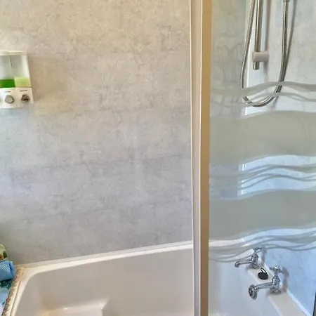 Look No Further ! 4 Min Walk To Beach, Pubs, Shops, Htd Pool, Hottub, Games Room,Tranquil Gds, Bbq, Beautiful, Bassets Acre, 6 Unique 1-3 Bedroom Holiday Homes With Free Parking And Wifi Apartment *