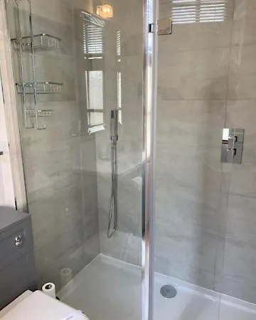 Look No Further ! 4 Min Walk To Beach, Pubs, Shops, Htd Pool, Hottub, Games Room,Tranquil Gds, Bbq, Beautiful, Bassets Acre, 6 Unique 1-3 Bedroom Holiday Homes With Free Parking And Wifi *