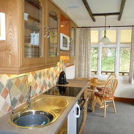 Look No Further ! 4 Min Walk To Beach, Pubs, Shops, Htd Pool, Hottub, Games Room,Tranquil Gds, Bbq, Beautiful, Bassets Acre, 6 Unique 1-3 Bedroom Holiday Homes With Free Parking And Wifi * Portreath