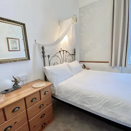 Look No Further ! 4 Min Walk To Beach, Pubs, Shops, Htd Pool, Hottub, Games Room,Tranquil Gds, Bbq, Beautiful, Bassets Acre, 6 Unique 1-3 Bedroom Holiday Homes With Free Parking And Wifi Apartment *