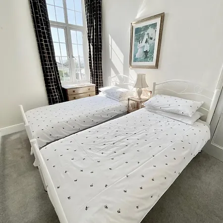 Look No Further ! 4 Min Walk To Beach, Pubs, Shops, Htd Pool, Hottub, Games Room,Tranquil Gds, Bbq, Beautiful, Bassets Acre, 6 Unique 1-3 Bedroom Holiday Homes With Free Parking And Wifi Apartment Portreath